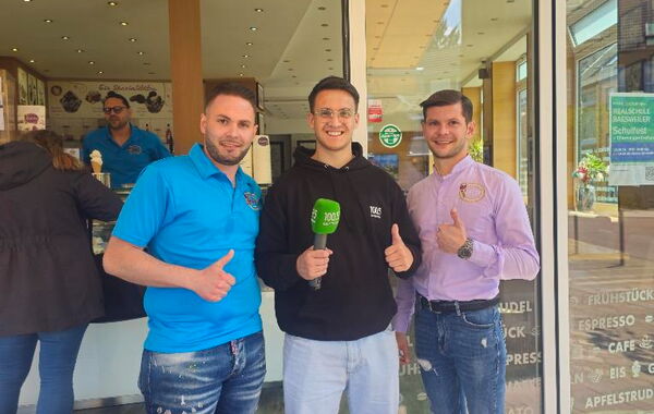 Inhaber des Teatro und Reporter