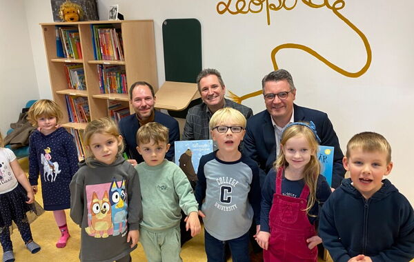 Vorlesestunde Kita "Löwenburg" mit Städteregionsrat Dr. Grüttemeier