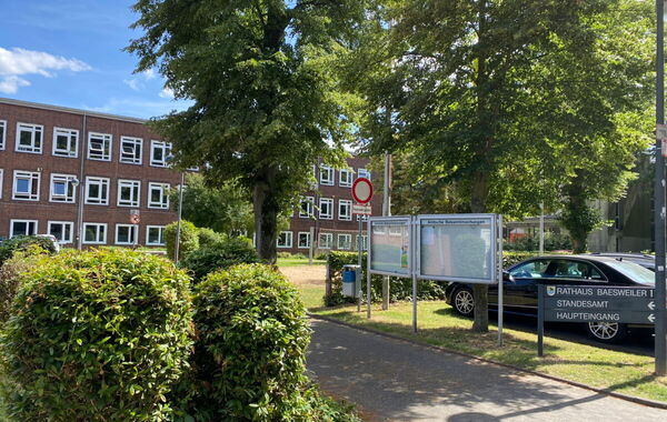 Verwaltungsgebäude Grabenstraße Baesweiler Sommer