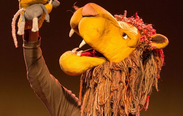 Das Figurentheater Fithe aus Ostbelgien spielt „Löwe und Maus“