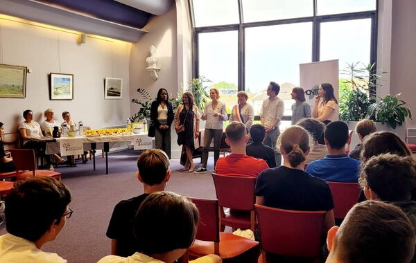 Schüler*innen des Gymnasiums zu Besuch in Montesson.