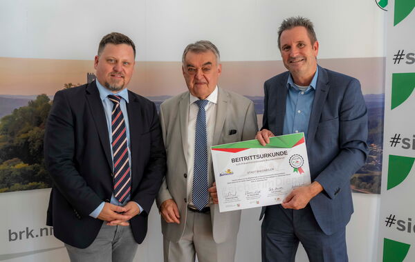 v.l. Beigeordneter Frank Brunner, NRW-Innenminister Herbert Reul, Bürgermeister Pierre Froesch.