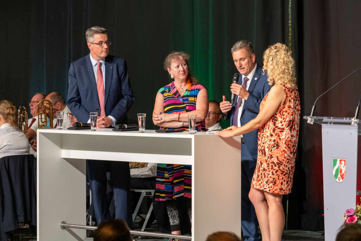 Städteregionsrat Dr. Tim Grüttemeier, Staatssekretärin Andrea Milz, Bürgermeister Pierre Froesch