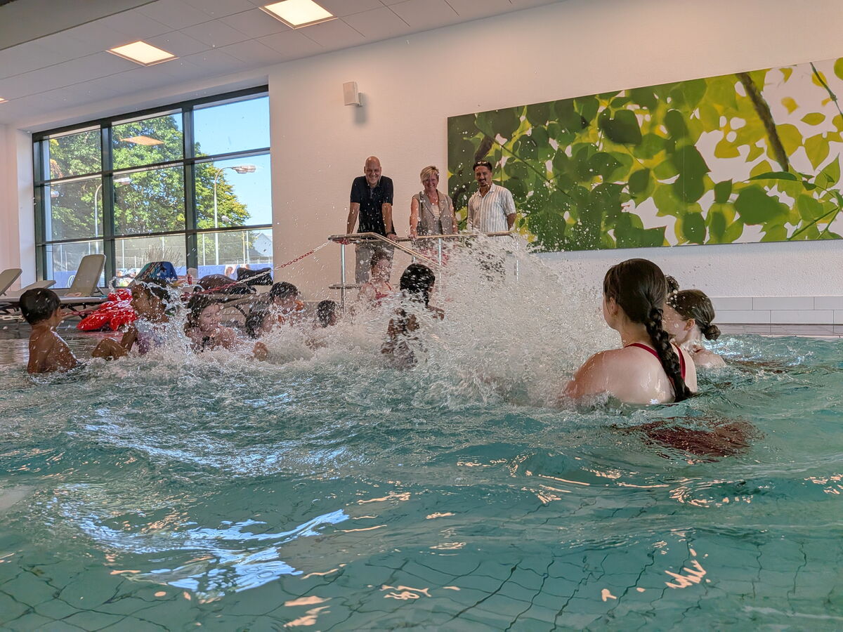 Kinder im Wasser