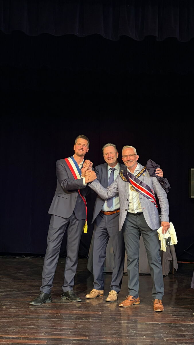 Bürgermeister, v.l.: aus Montesson, Baesweiler, Thame