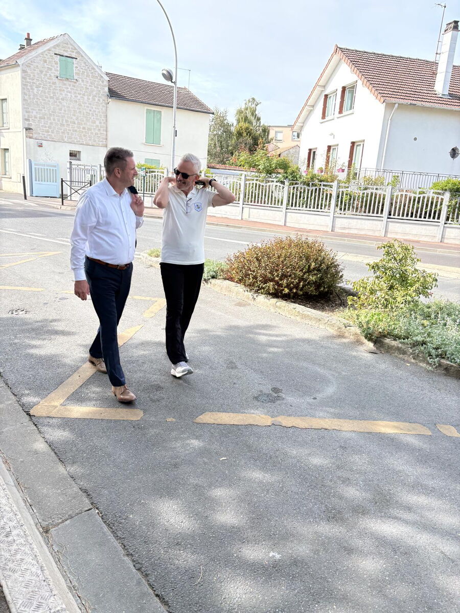 Bürgermeister Pierre Froesch und der Bürgermeister aus Thame