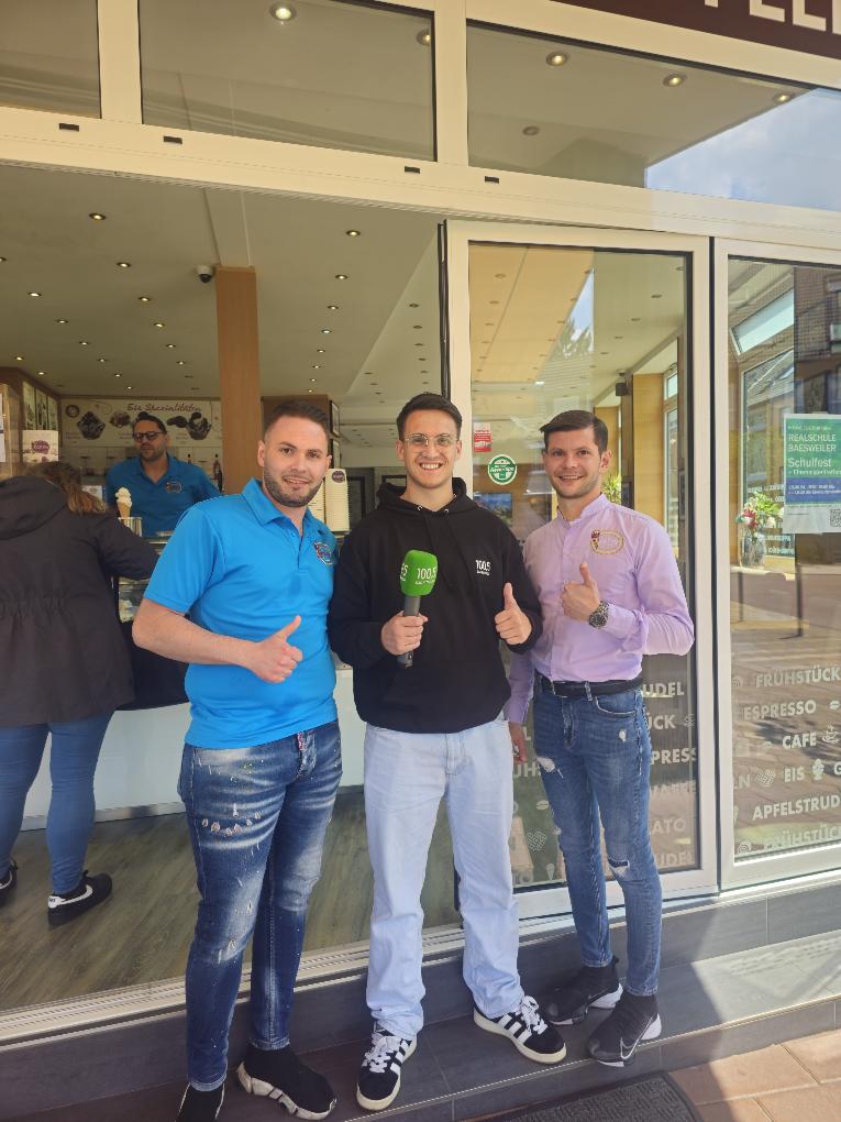 Inhaber des Teatro und Reporter